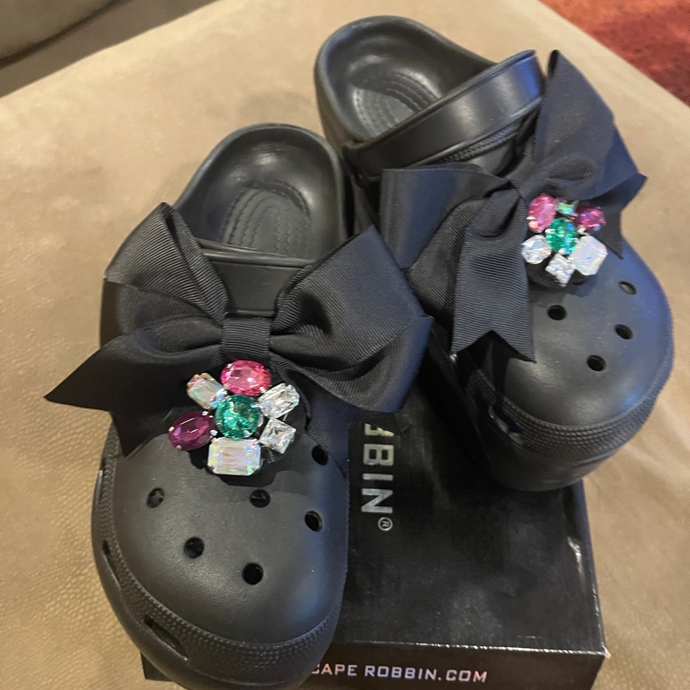 Cape robbin black platform clogs